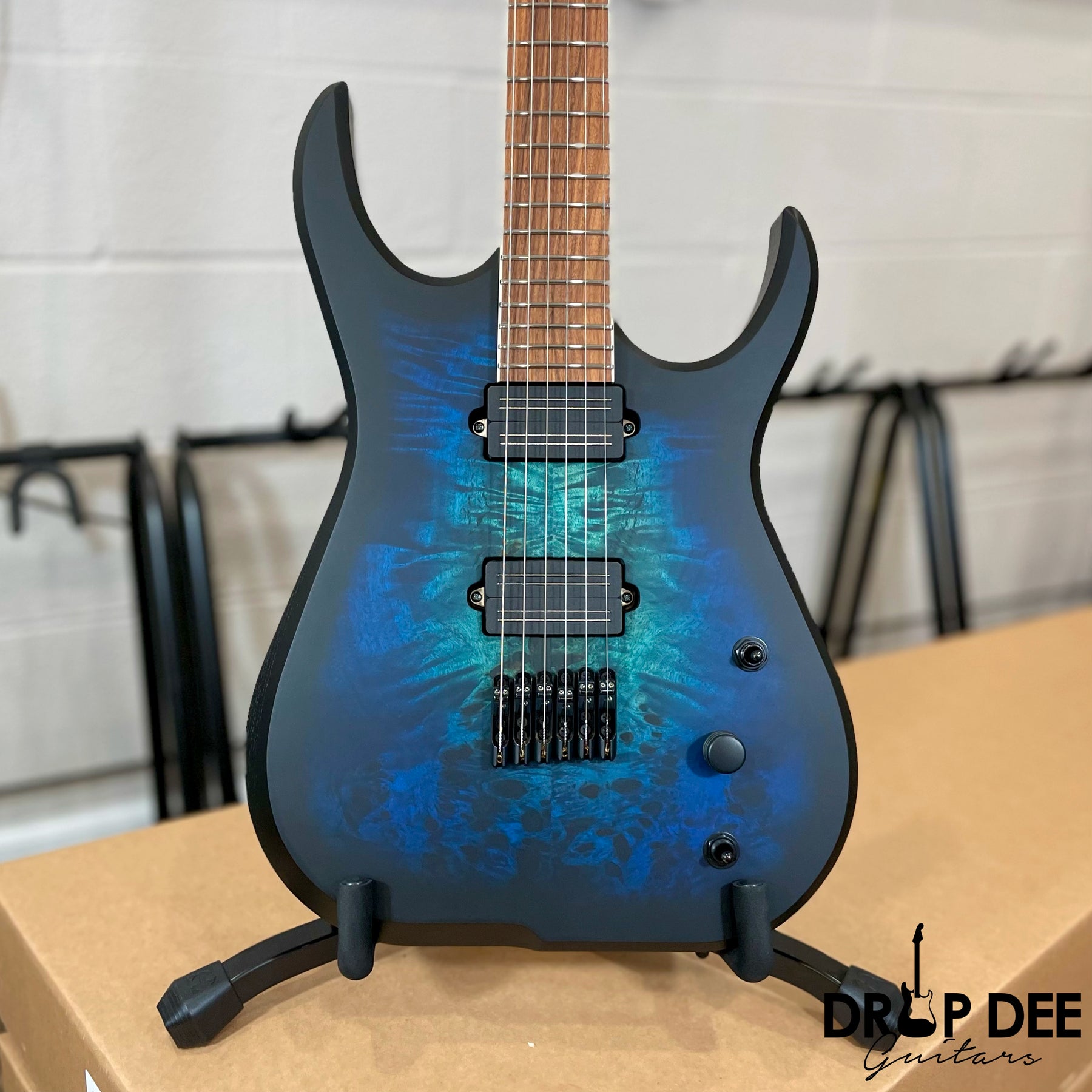 Skervesen Raptor 6 Electric Guitar w/ Case