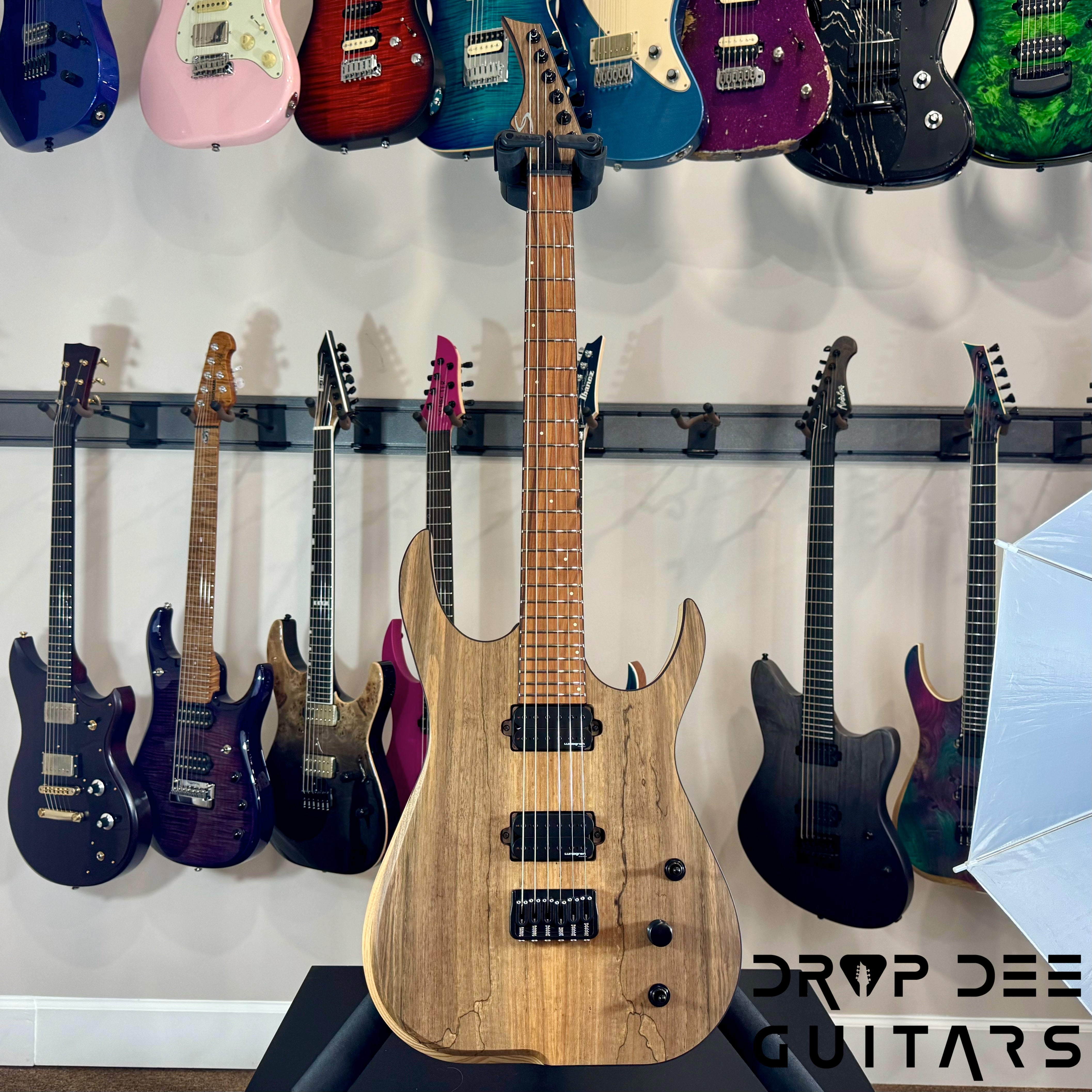 Skervesen Raptor 6 Electric Guitar w/ Case - Walnut
