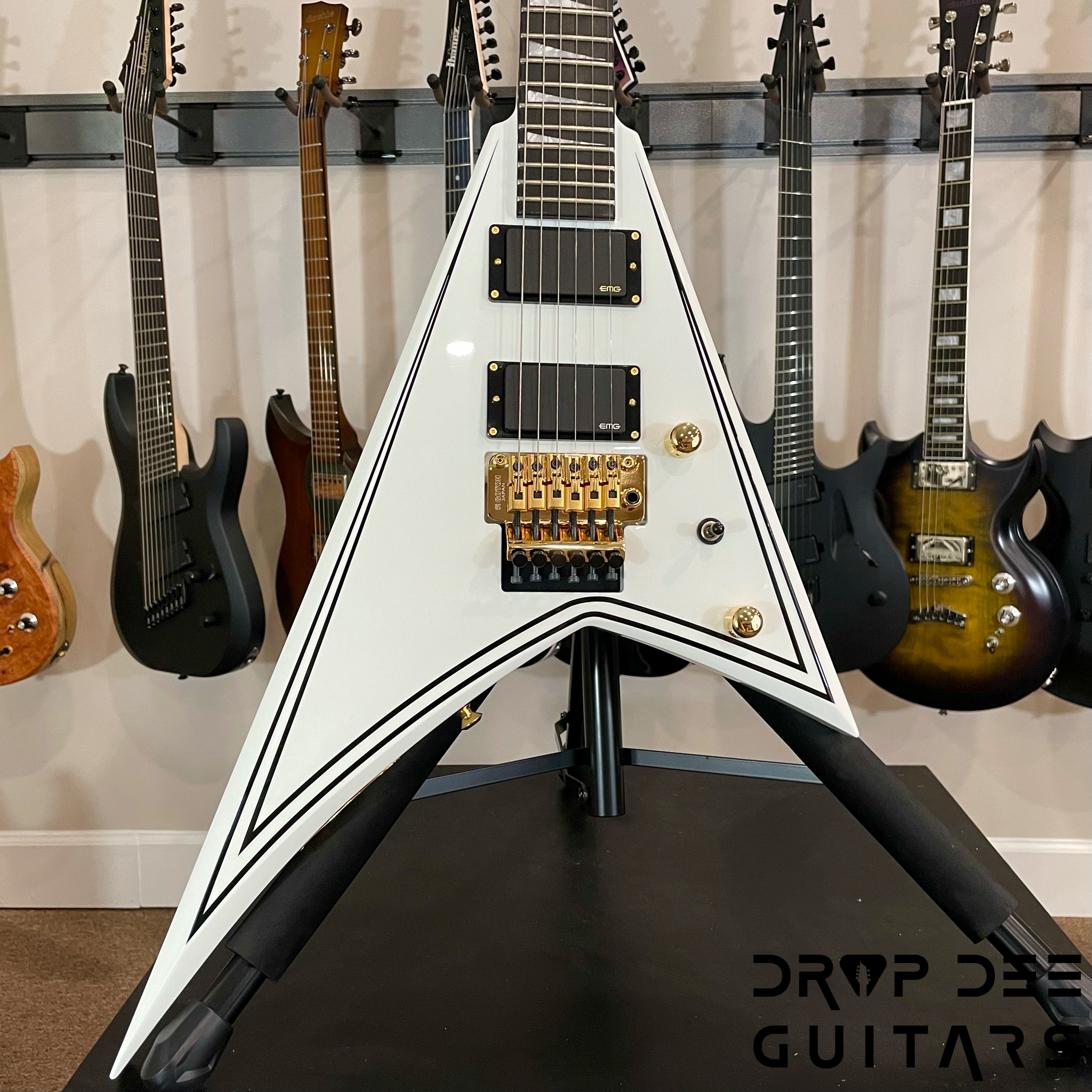 Jackson MJ Series Rhoads RR24MG Electric Guitar w/ Case - White with Black Pinstripes