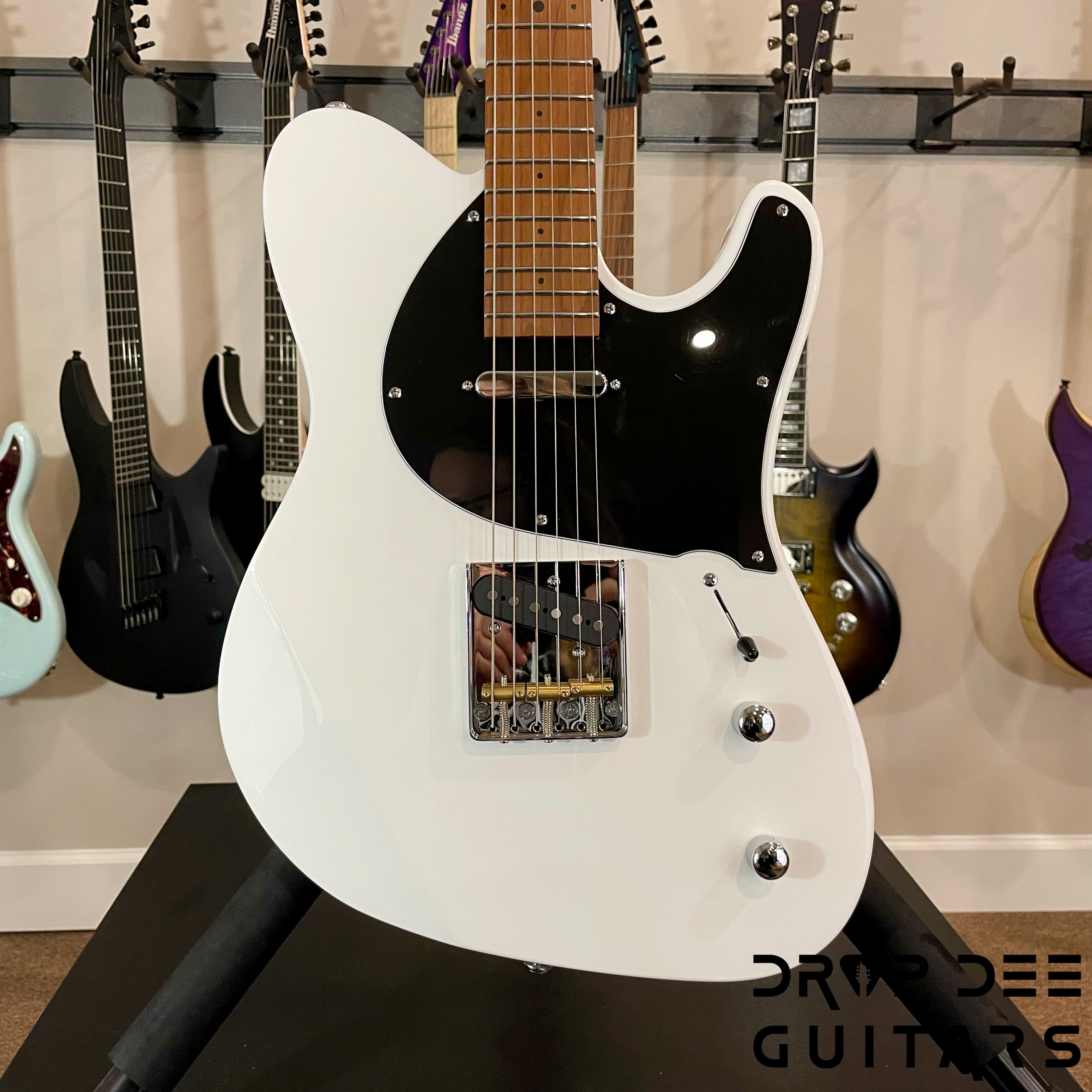 Balaguer Standard Series Thicket Electric Guitar w/ Bag - Solid White