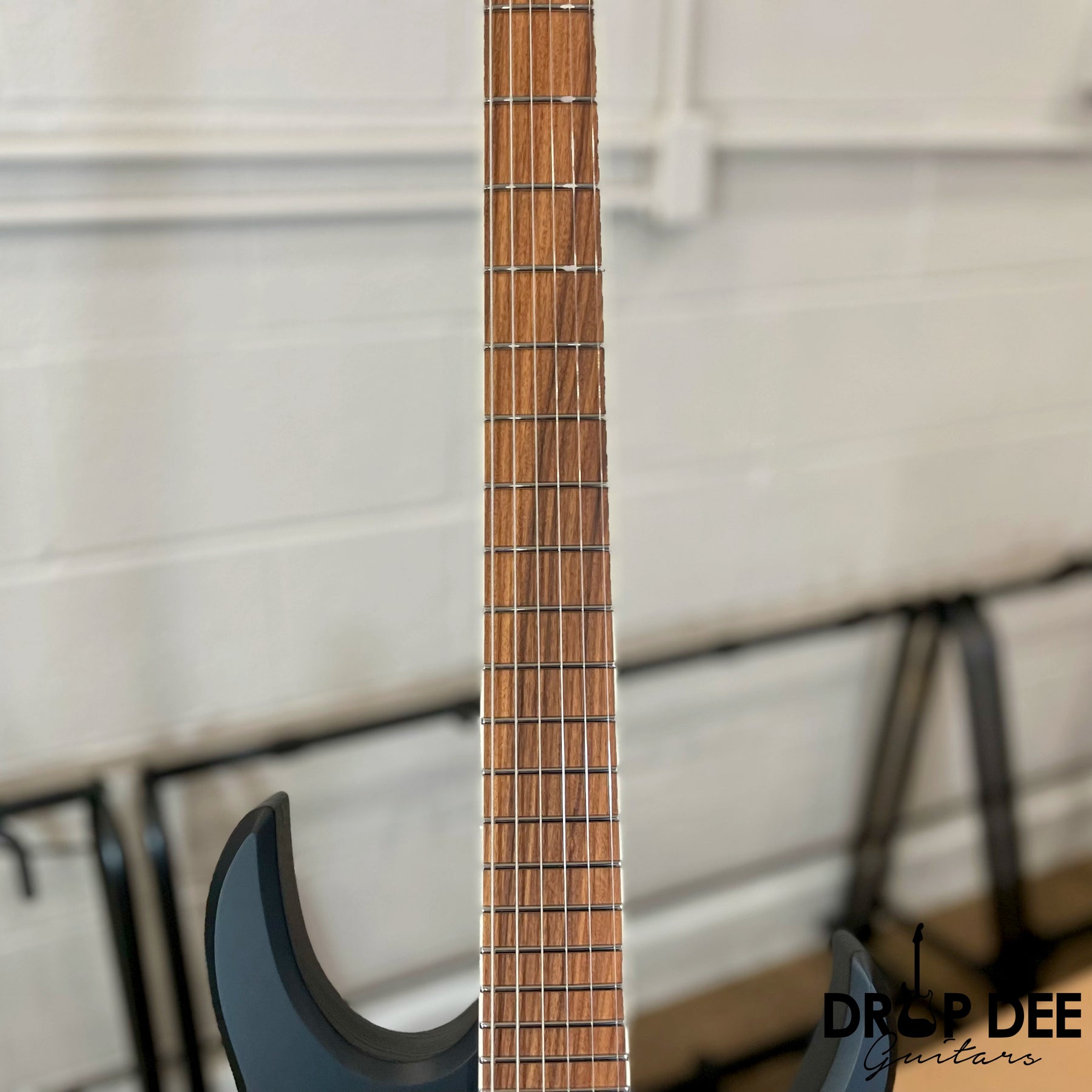 Skervesen Raptor 6 Electric Guitar w/ Case
