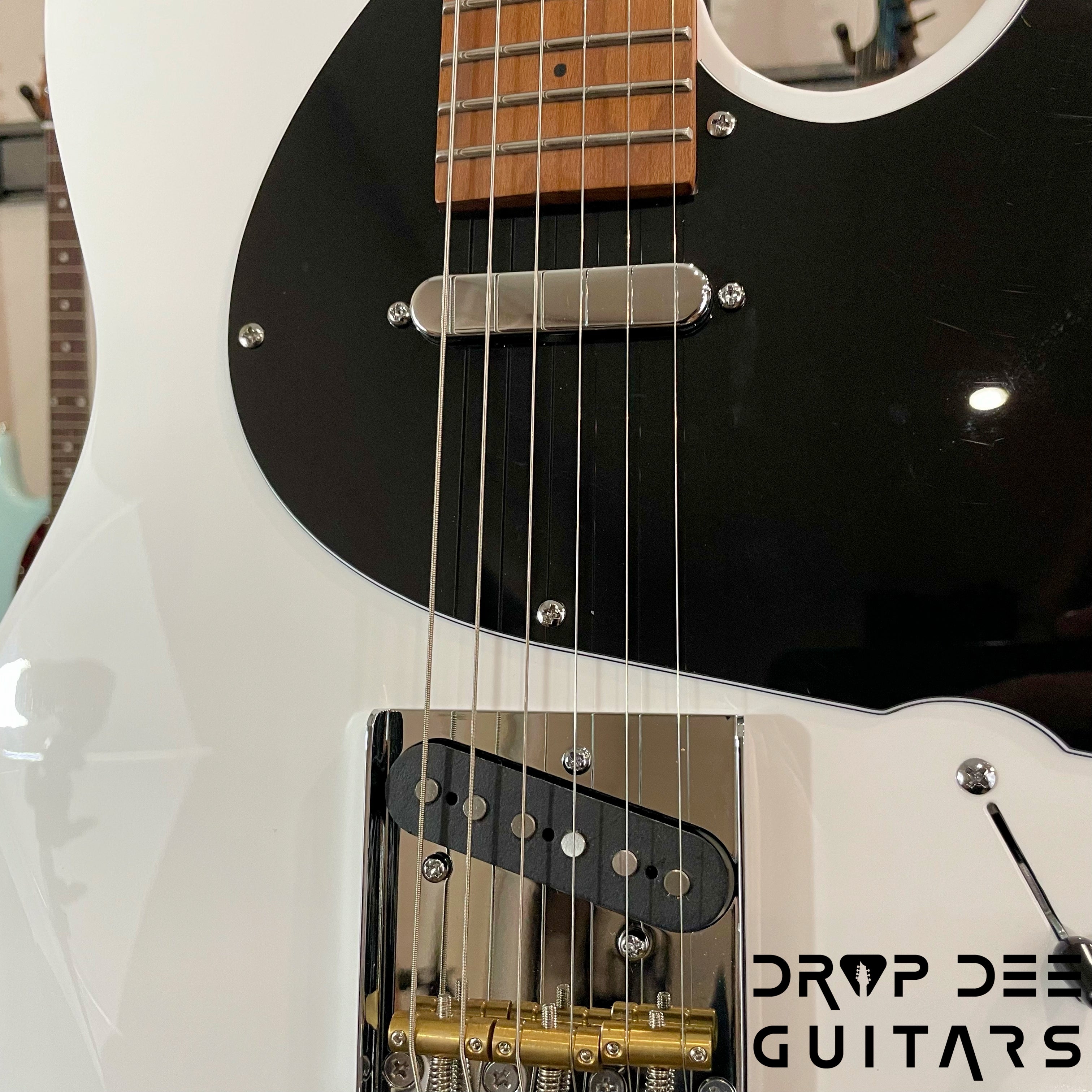 Balaguer Standard Series Thicket Electric Guitar w/ Bag - Solid White