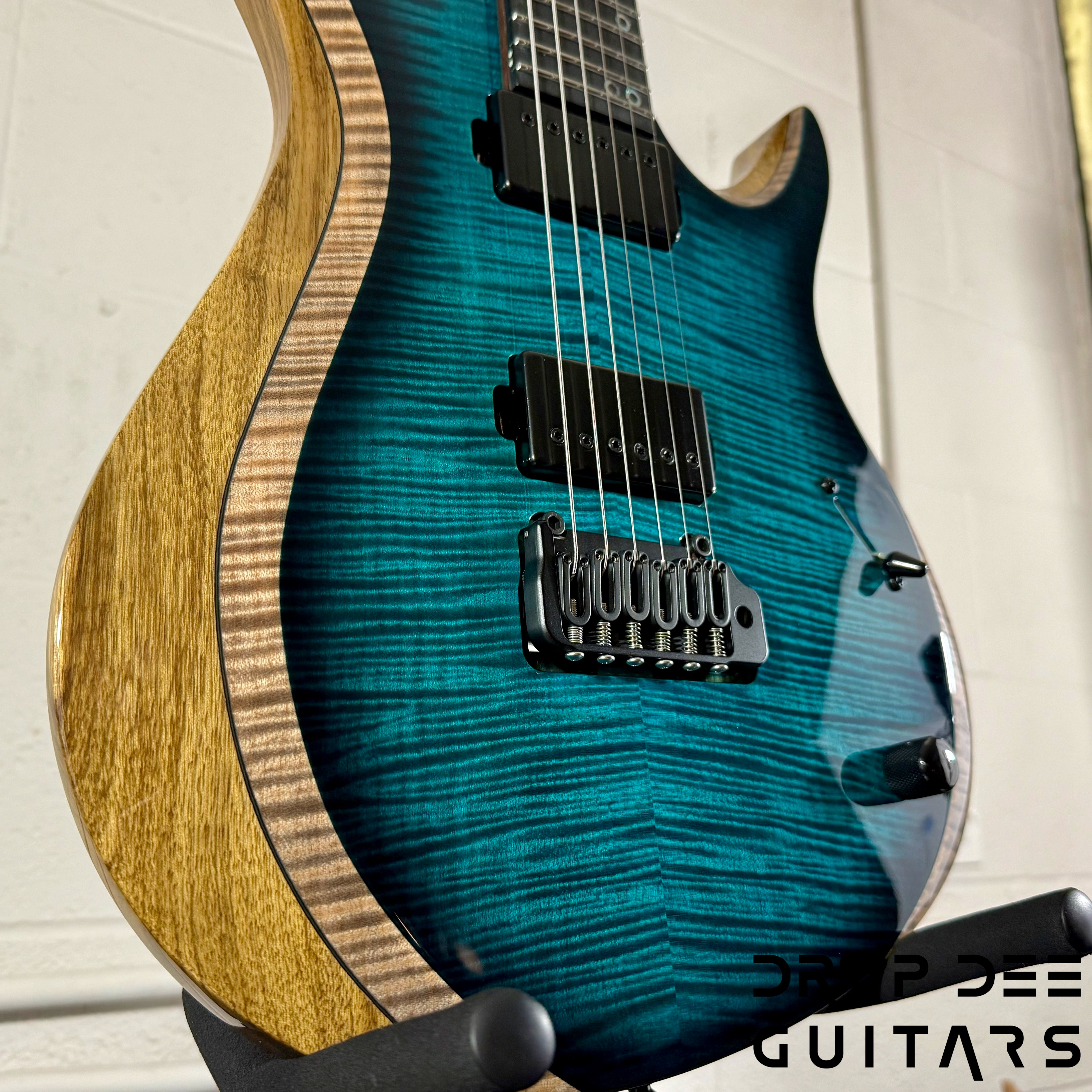 Kiesel A2 6 Neck-Thru Trem Electric Guitar w/ Bag - Blue Burst