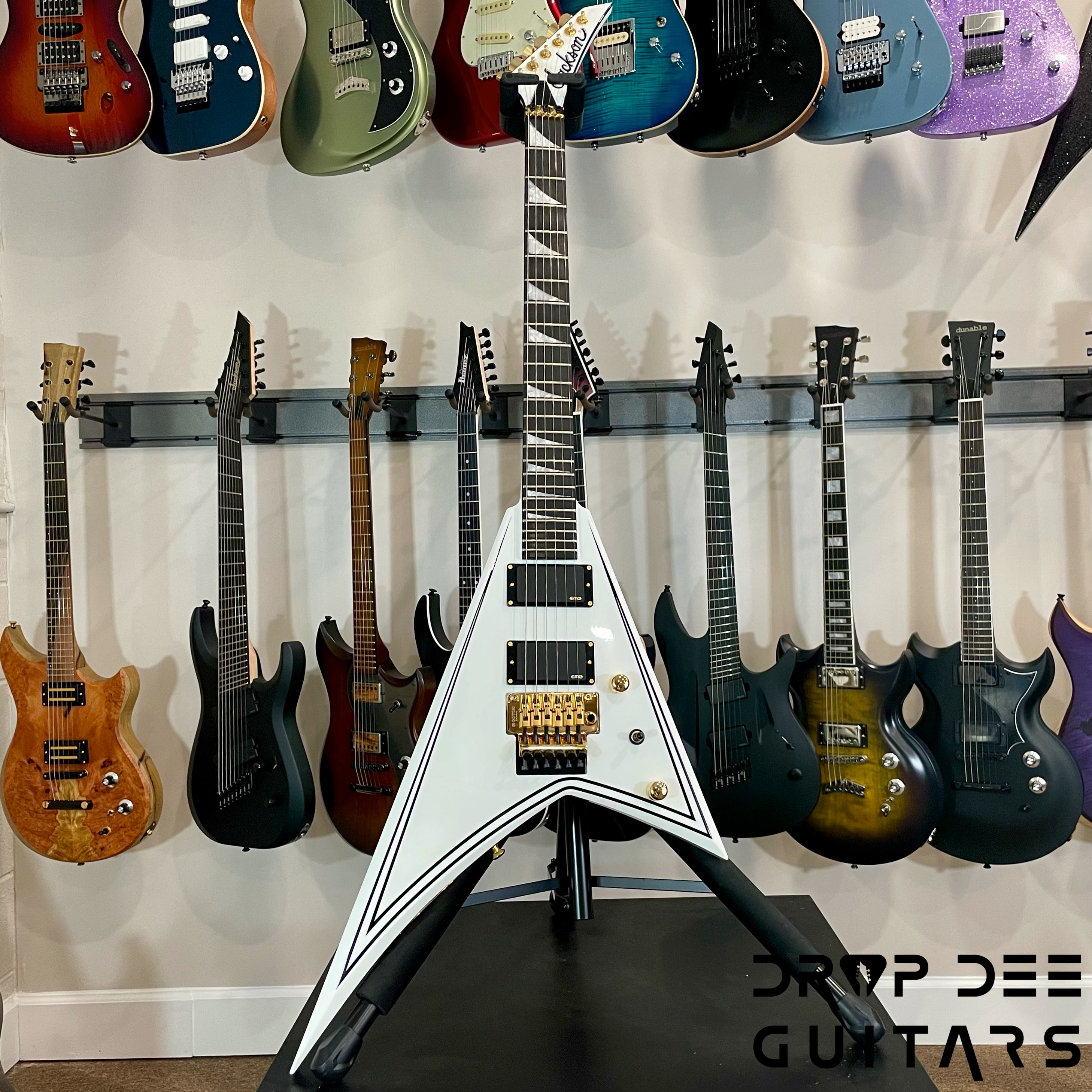 Jackson MJ Series Rhoads RR24MG Electric Guitar w/ Case - White with Black Pinstripes