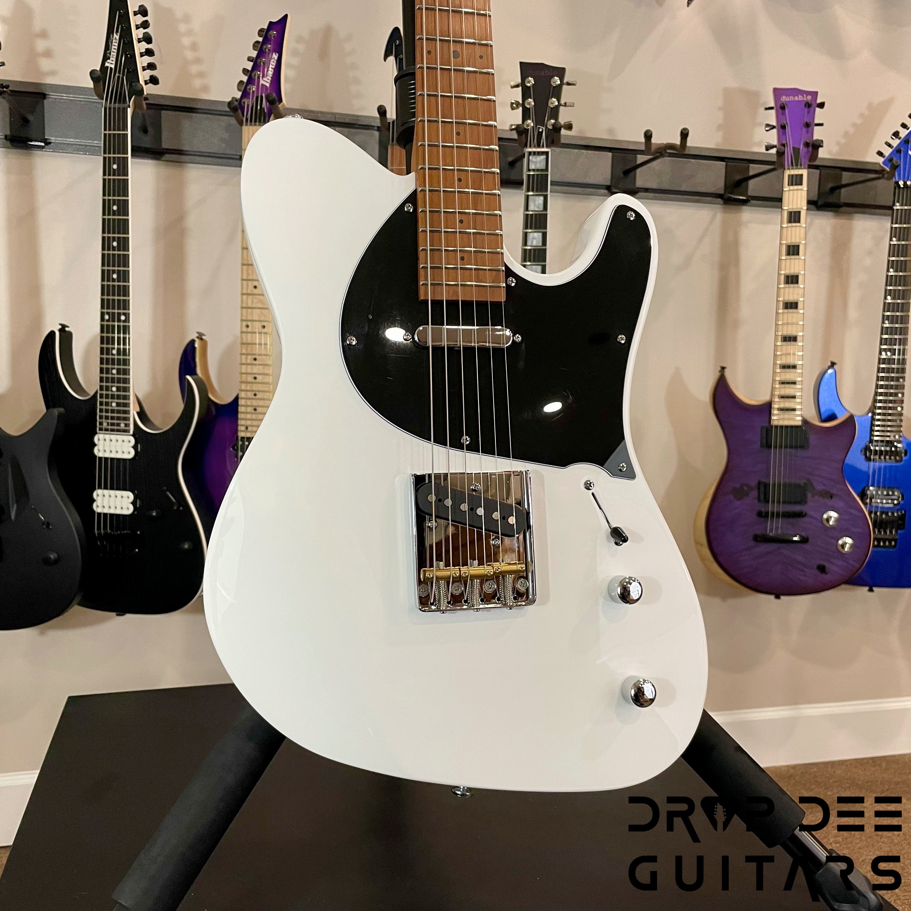 Balaguer Standard Series Thicket Electric Guitar w/ Bag - Solid White
