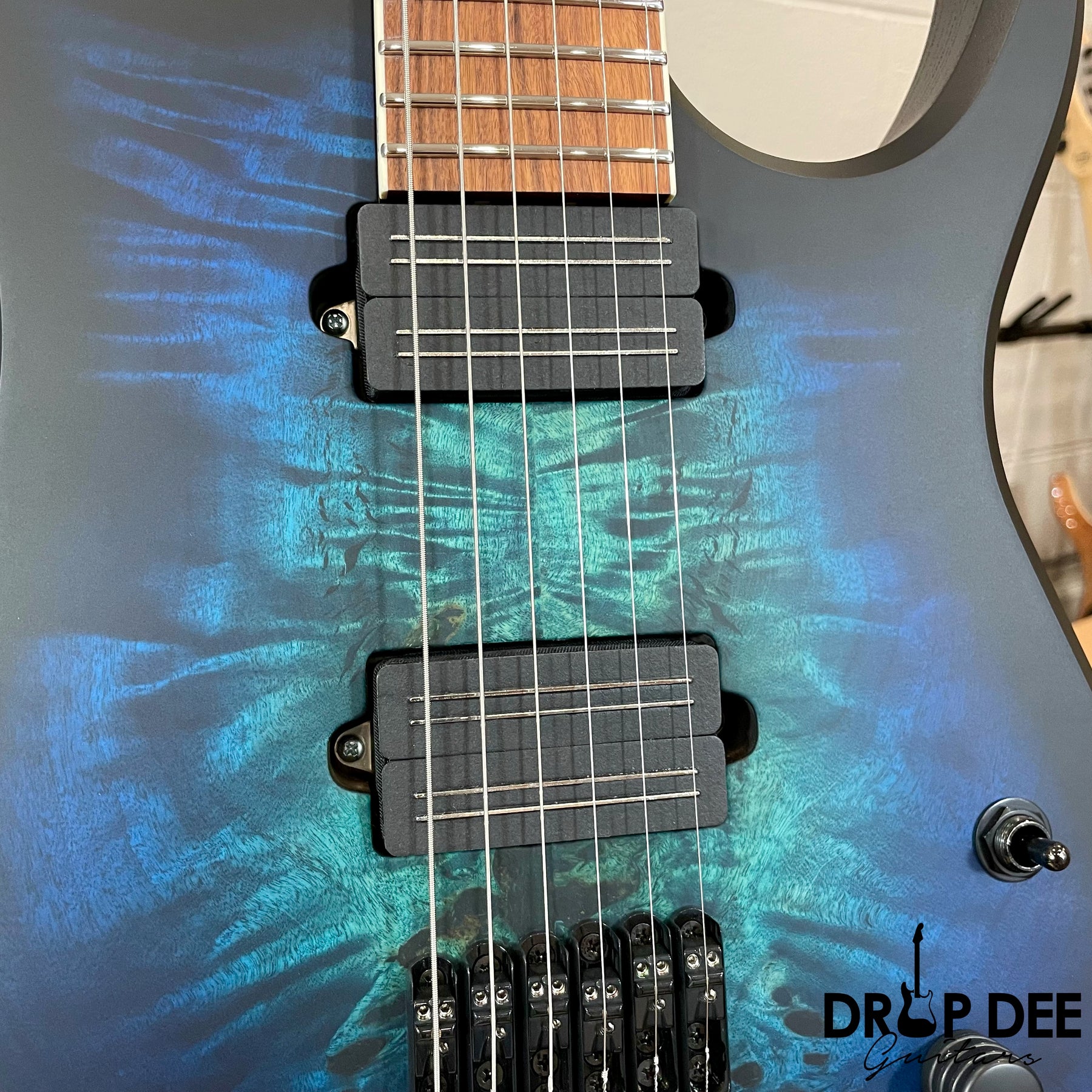 Skervesen Raptor 6 Electric Guitar w/ Case