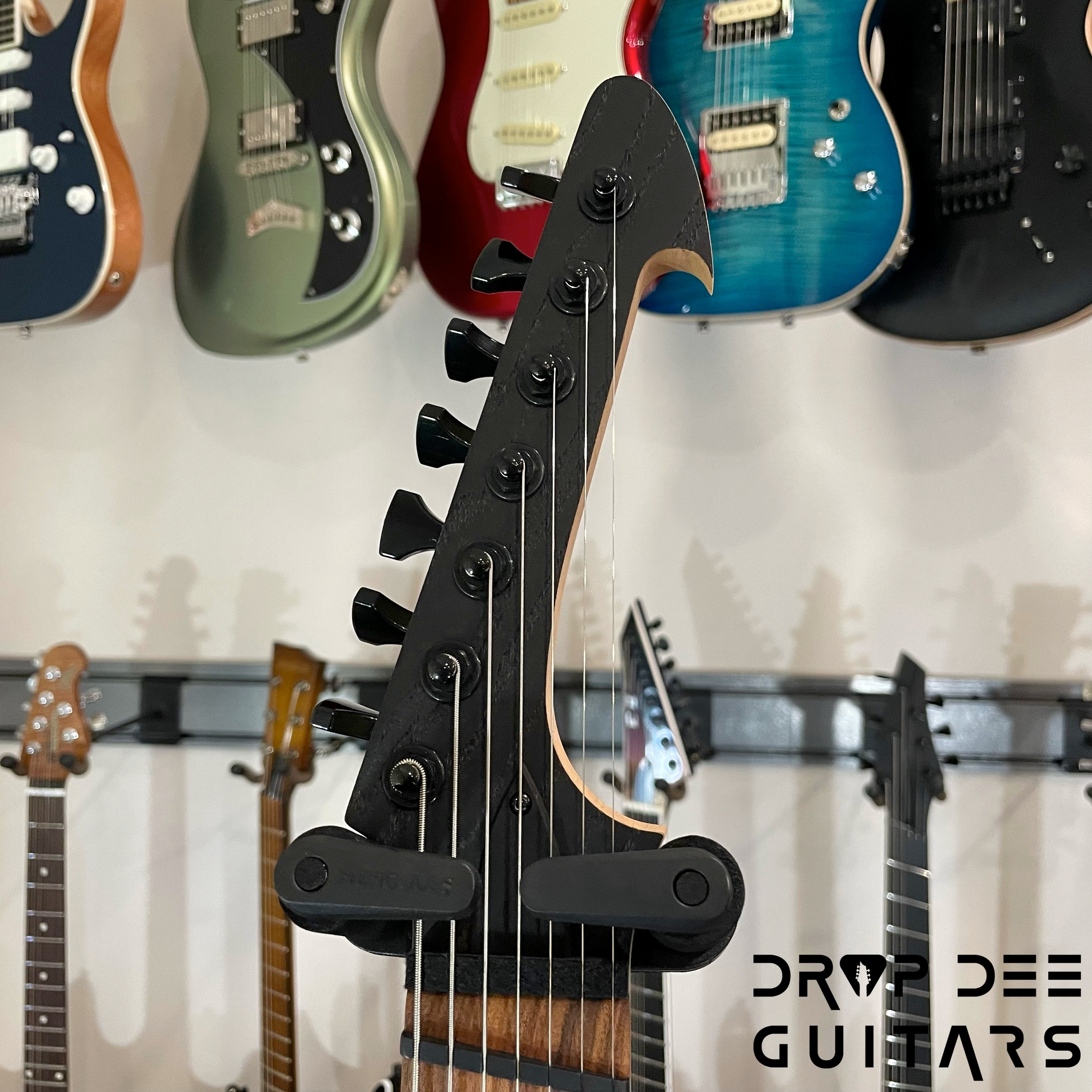 Skervesen Raptor 7 Multiscale 7-String Electric Guitar w/ Case - Black