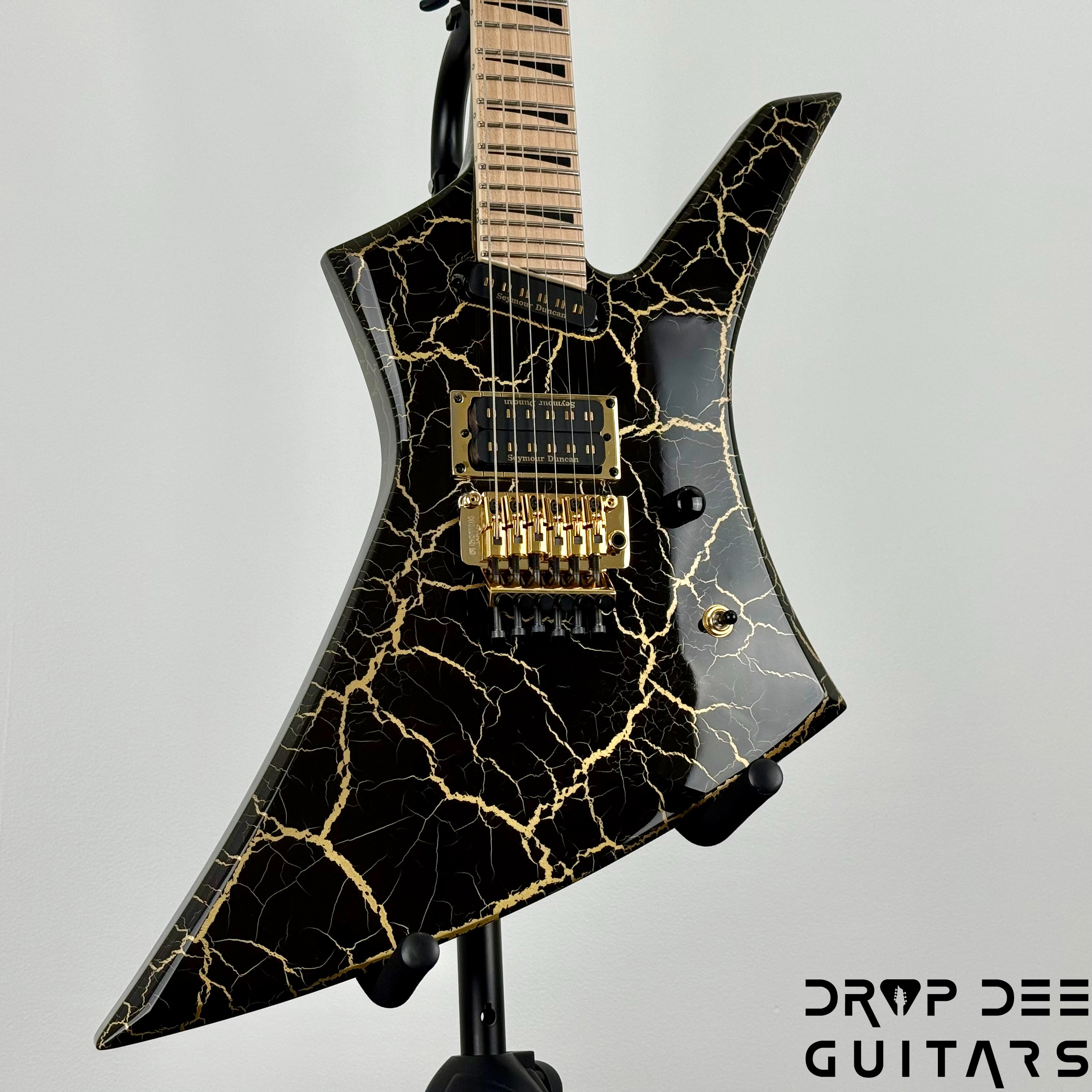 Jackson Pro Plus Series Signature Brandon Ellis Kelly KE27 Electric Guitar w/ Bag - Gold Crackle