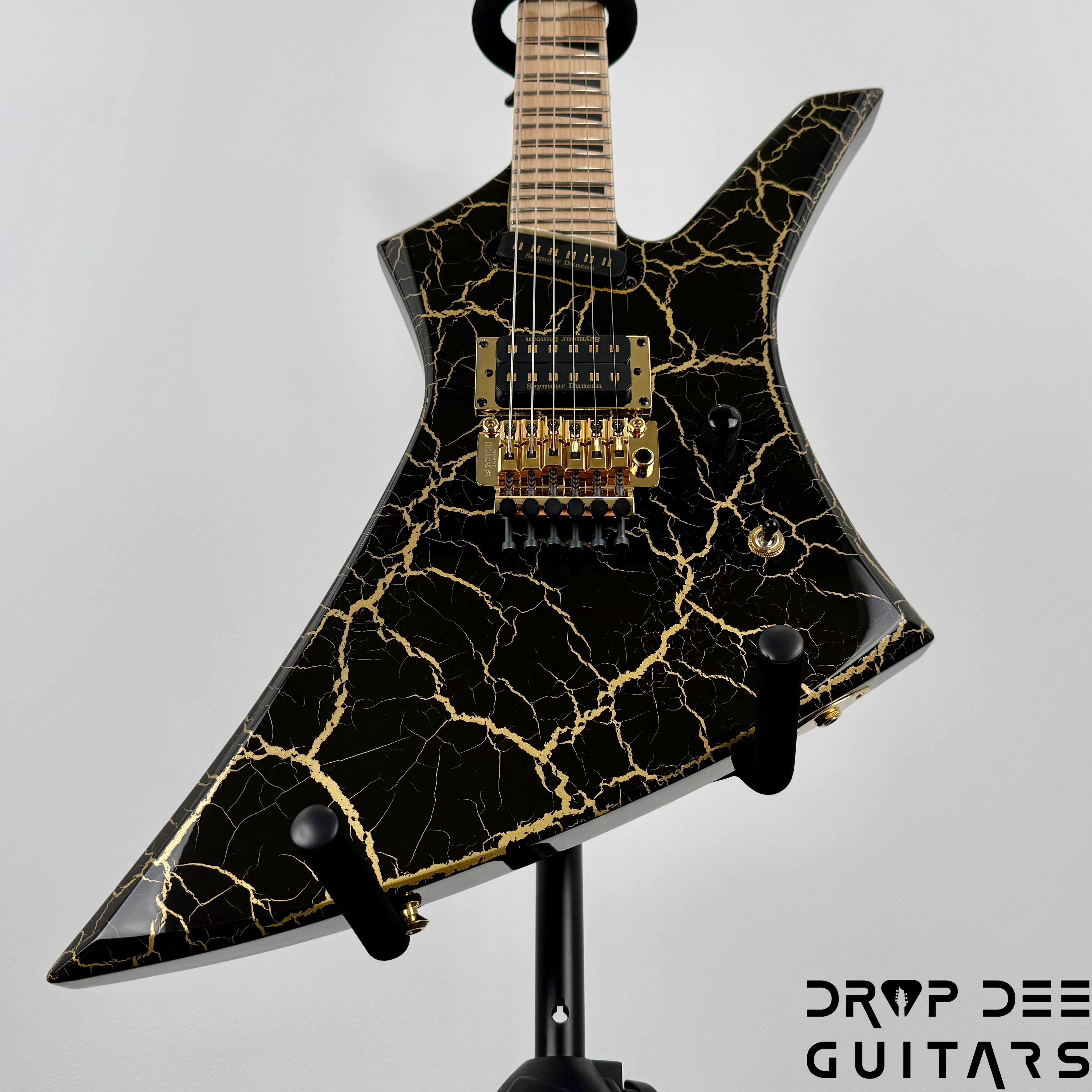 Jackson Pro Plus Series Signature Brandon Ellis Kelly KE27 Electric Guitar w/ Bag - Gold Crackle