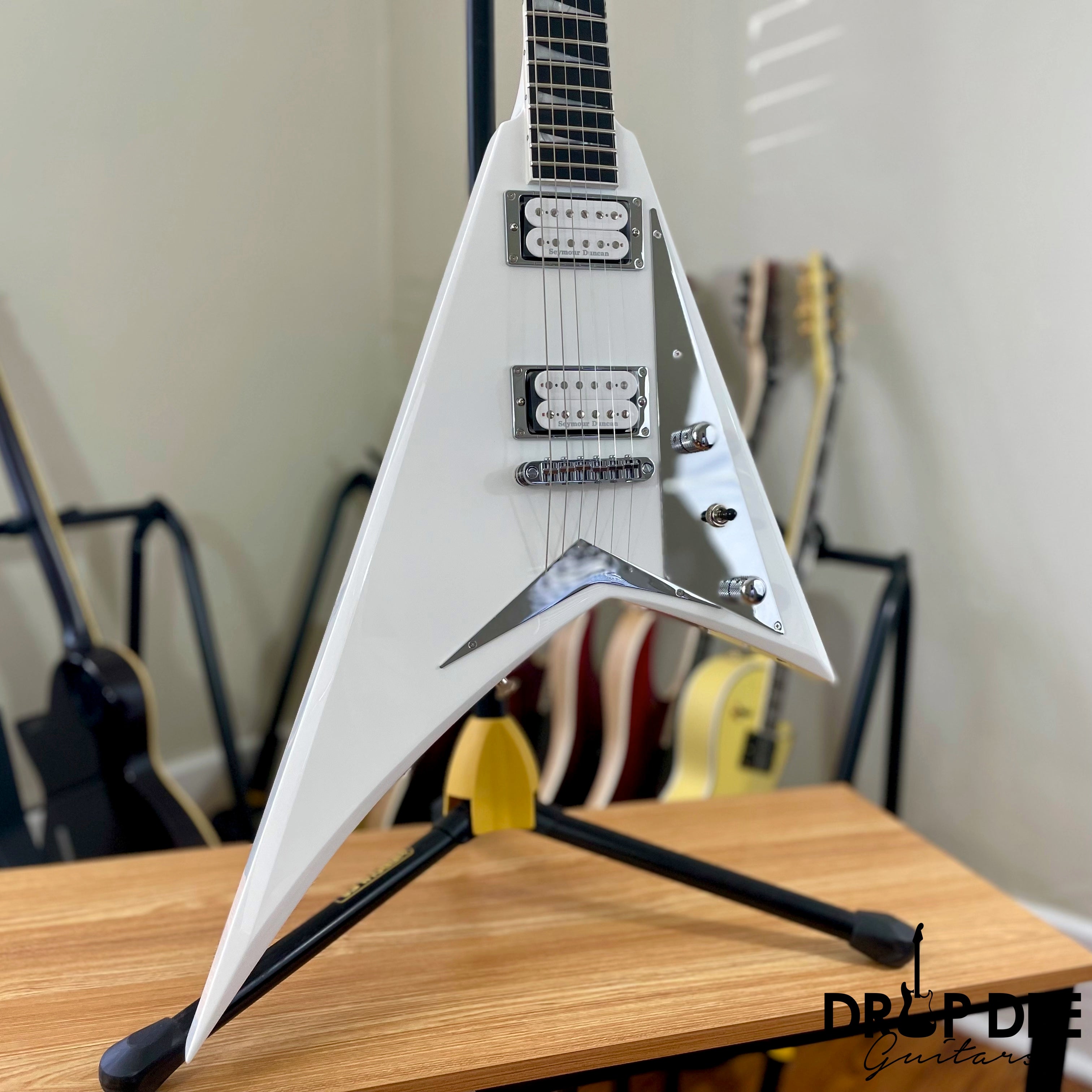 Jackson MJ Series Rhoads RRT Electric Guitar w/ Case