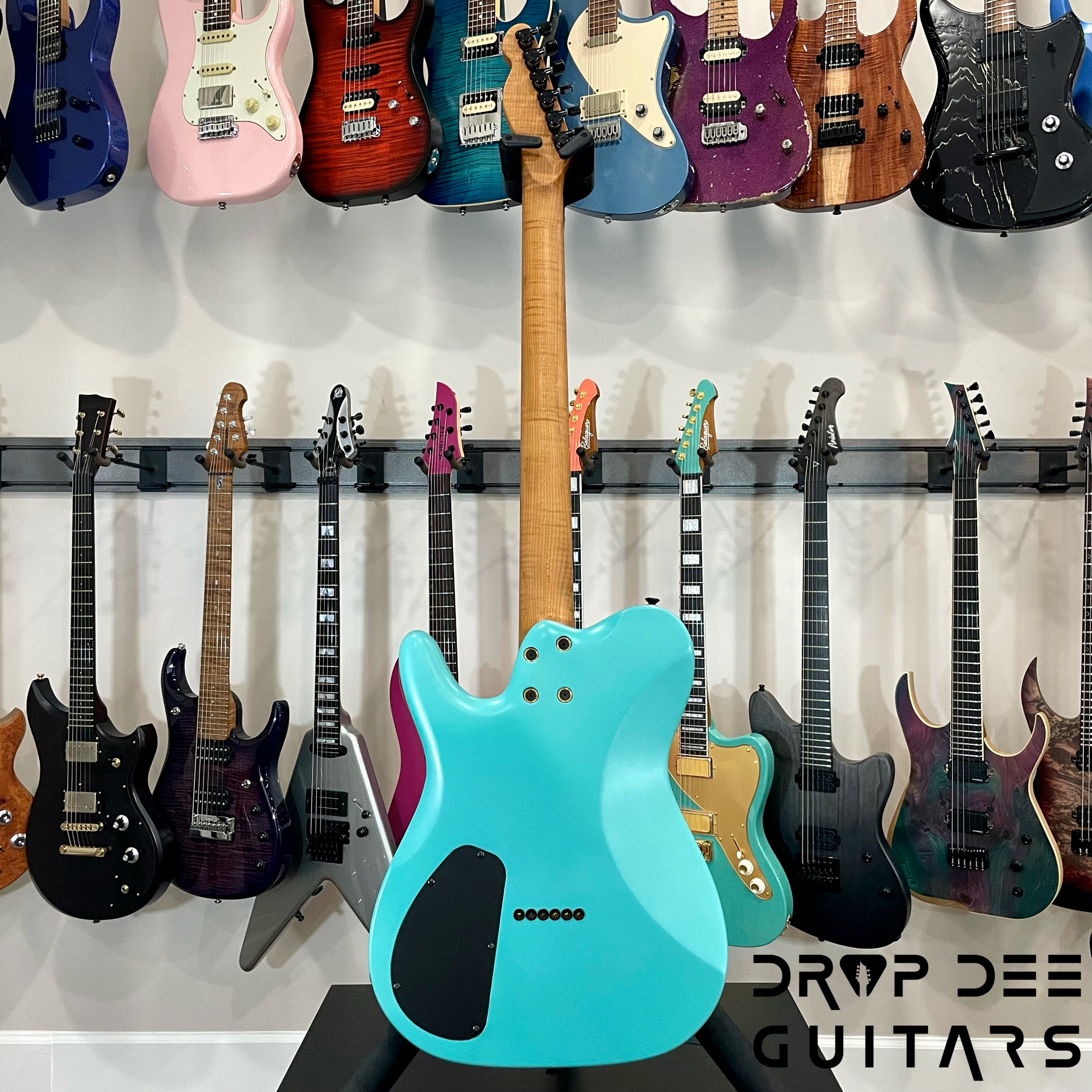 SMP Custom Shop Τρίτη Electric Guitar w/ Case