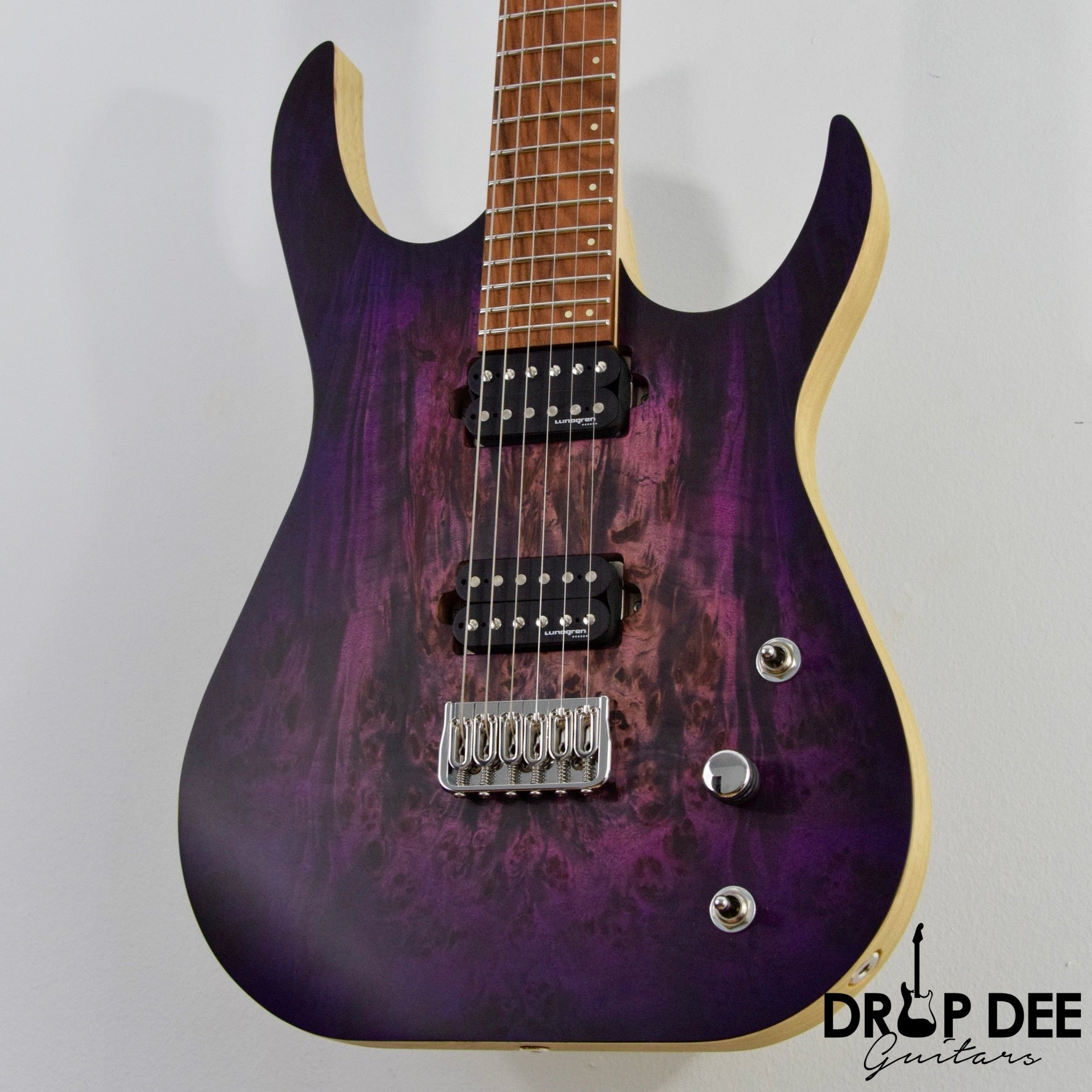 Skervesen Mirage 6 Electric Guitar w/ Case (1410)