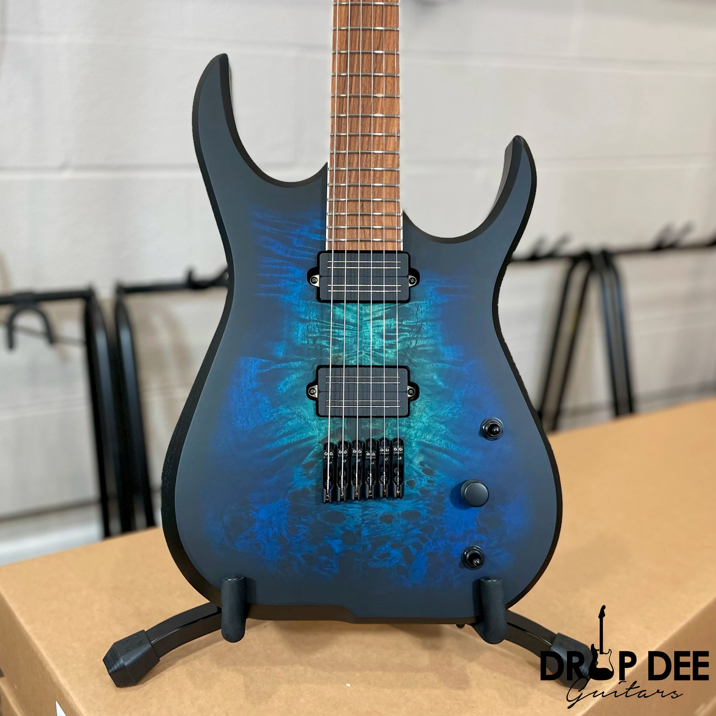 Skervesen Raptor 6 Electric Guitar w/ Case