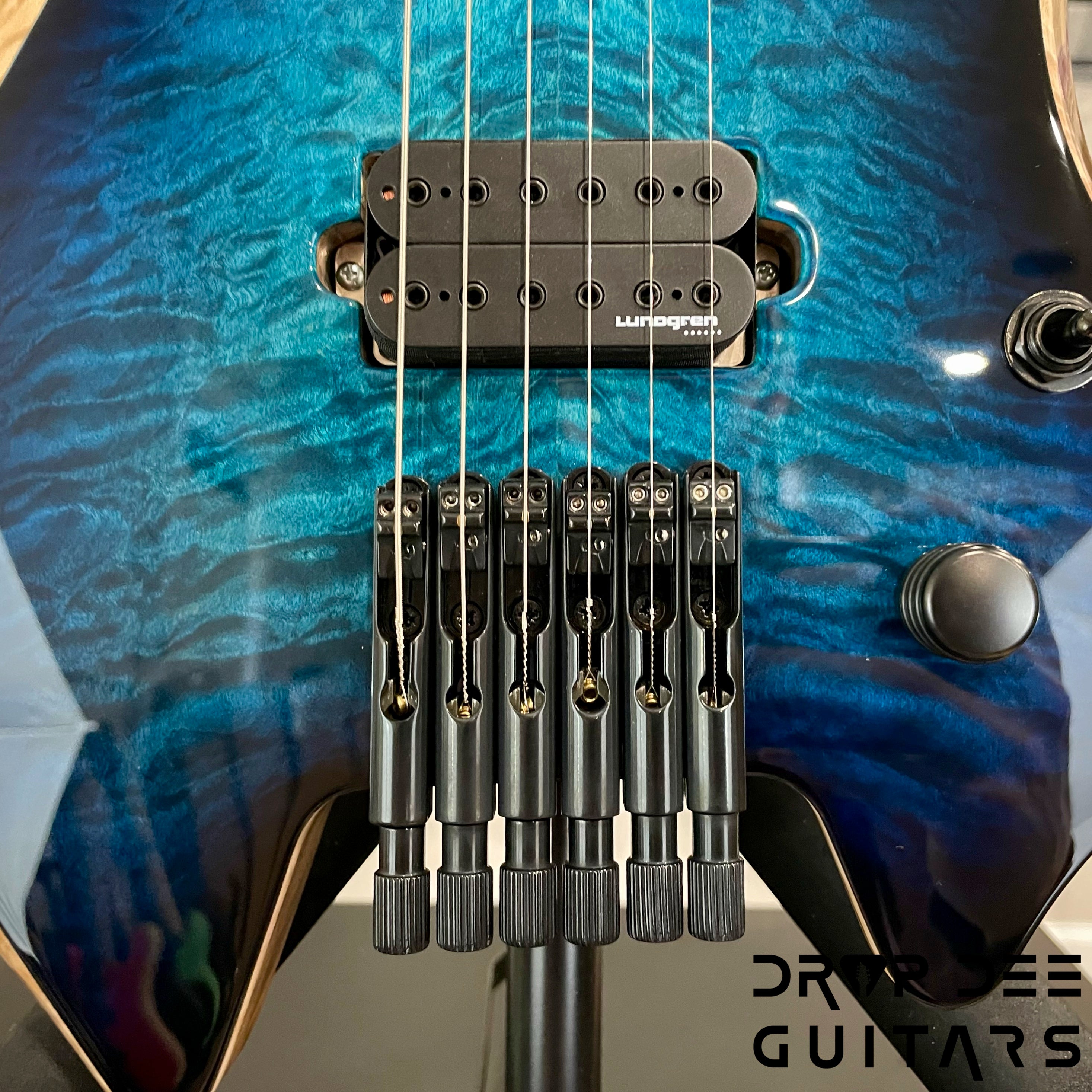 Skervesen Shoggie 6 Headless Electric Guitar w/ Bag