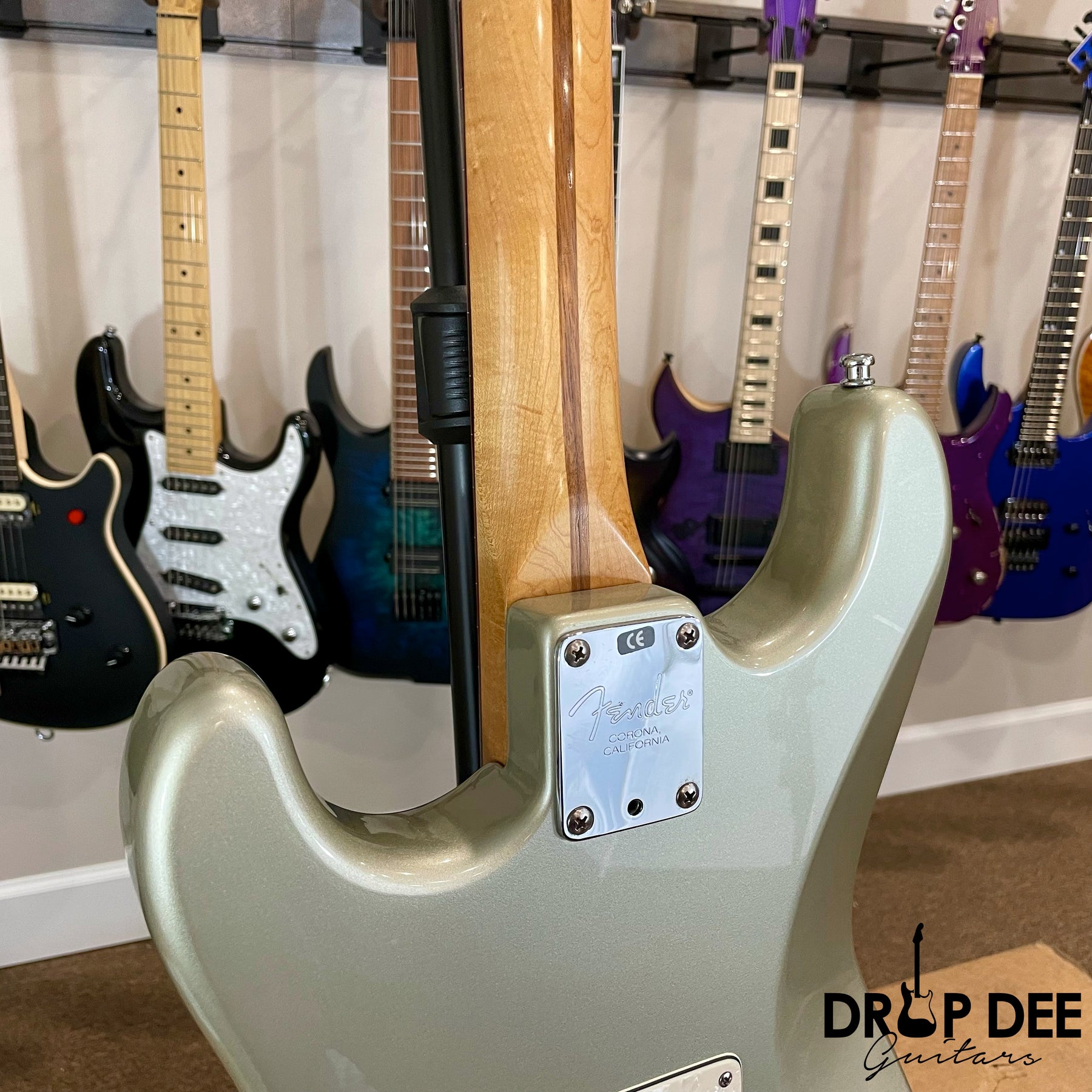 Electric　Guitar　w/　Standard　Fender　Stratocaster　American　Case