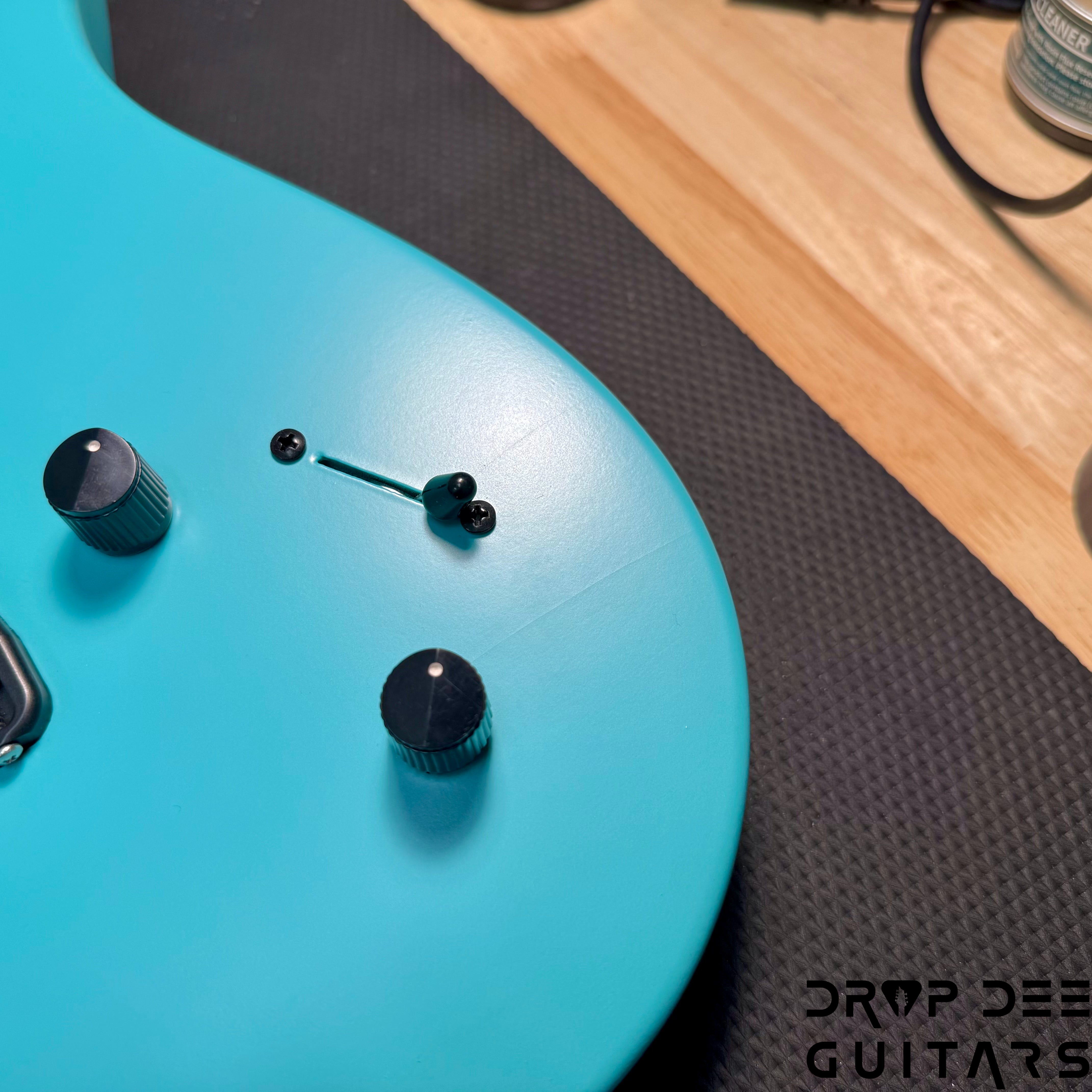 SMP Custom Shop Τρίτη Electric Guitar w/ Case - Seafoam Green