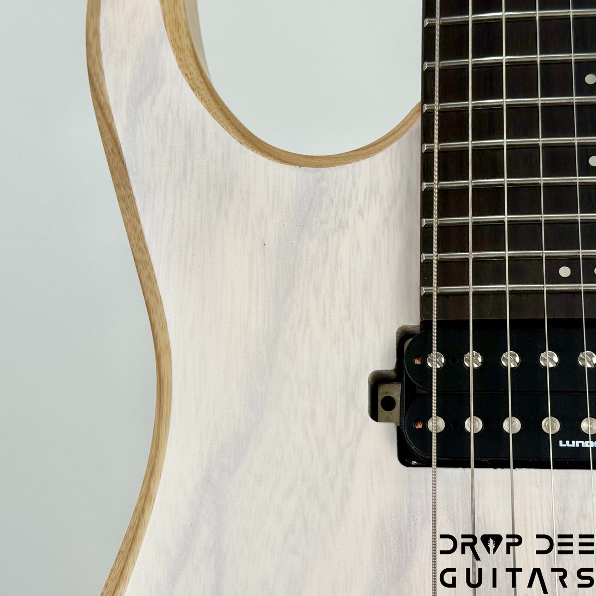 Skervesen Velociraptor 6 Electric Guitar w/ Bag (7031) - Trans White